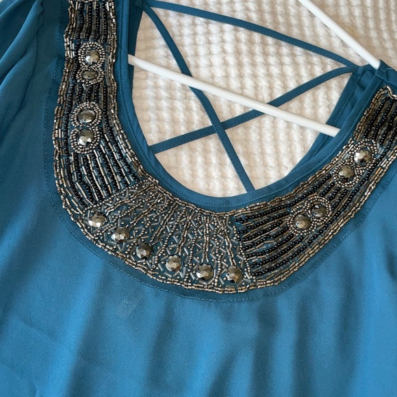 Detailed Blouse - Picture 2 of 4